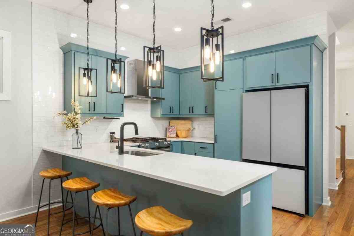 654 Woodward Ave Se - Photo 6 of 30