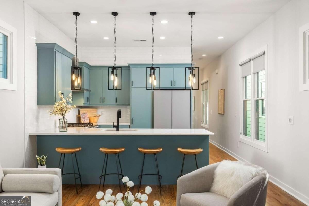 654 Woodward Ave Se - Photo 7 of 30