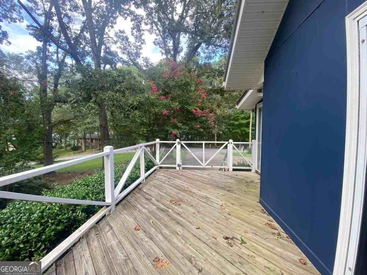 522 Capri Drive - Photo 4 of 46