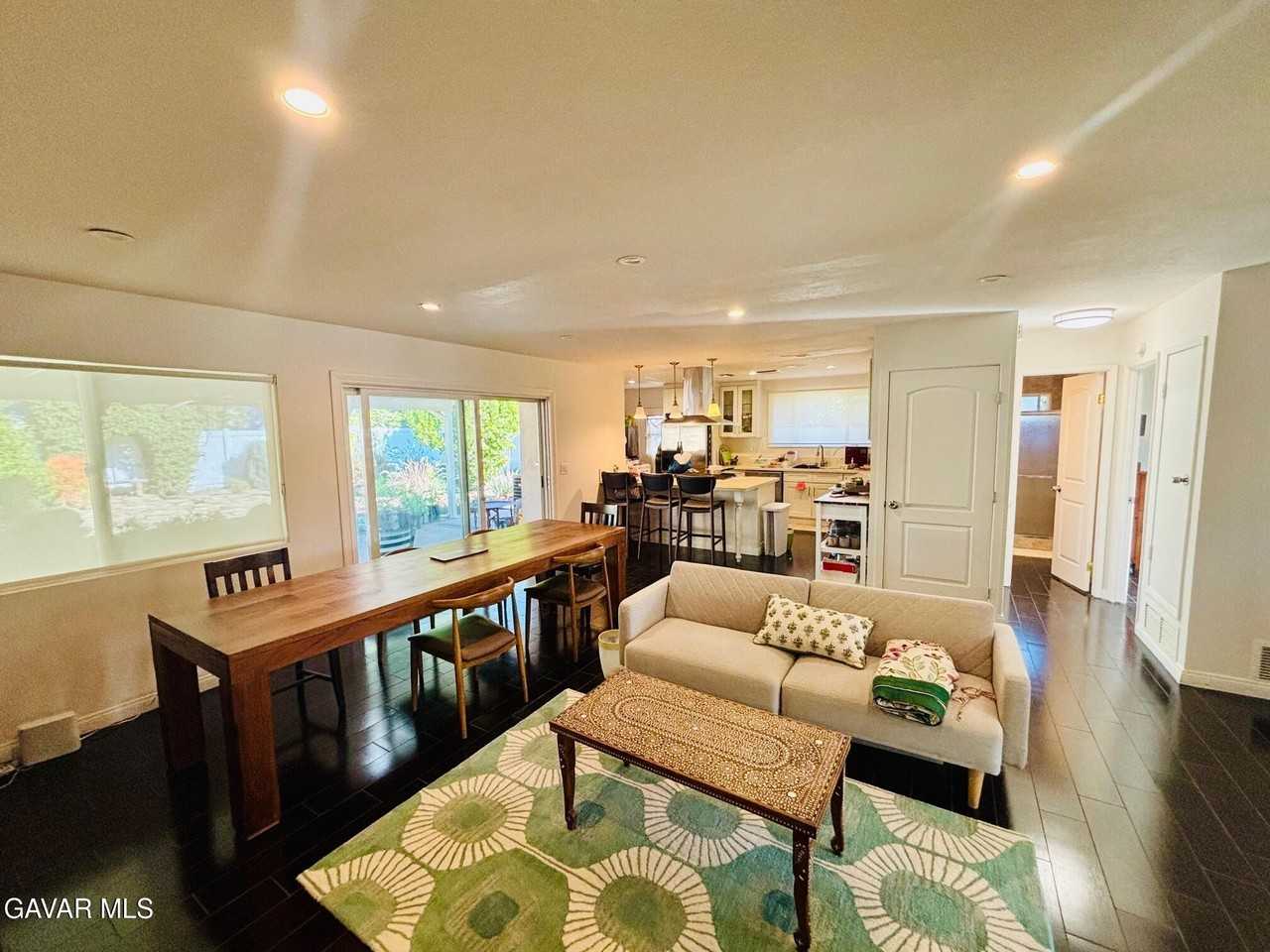 23813 Calvert St - Photo 3 of 19