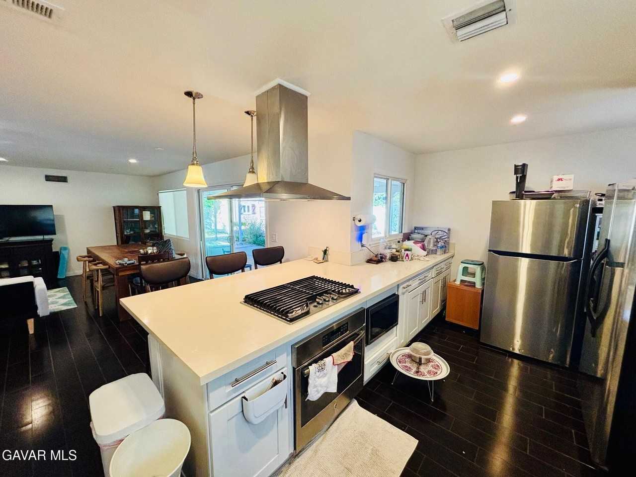 23813 Calvert St - Photo 6 of 19