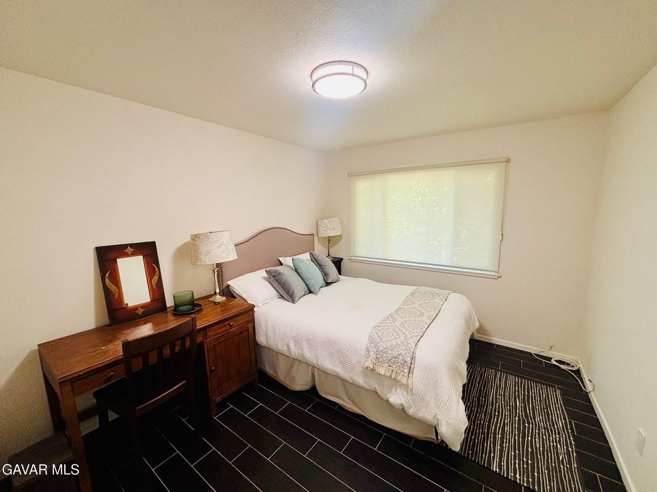 23813 Calvert St - Photo 7 of 19