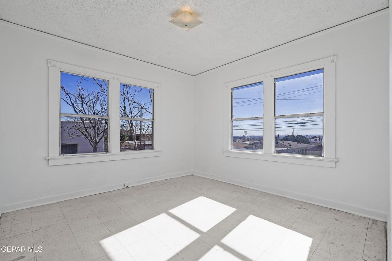 3418 Frankfort Ave - Photo 5 of 29