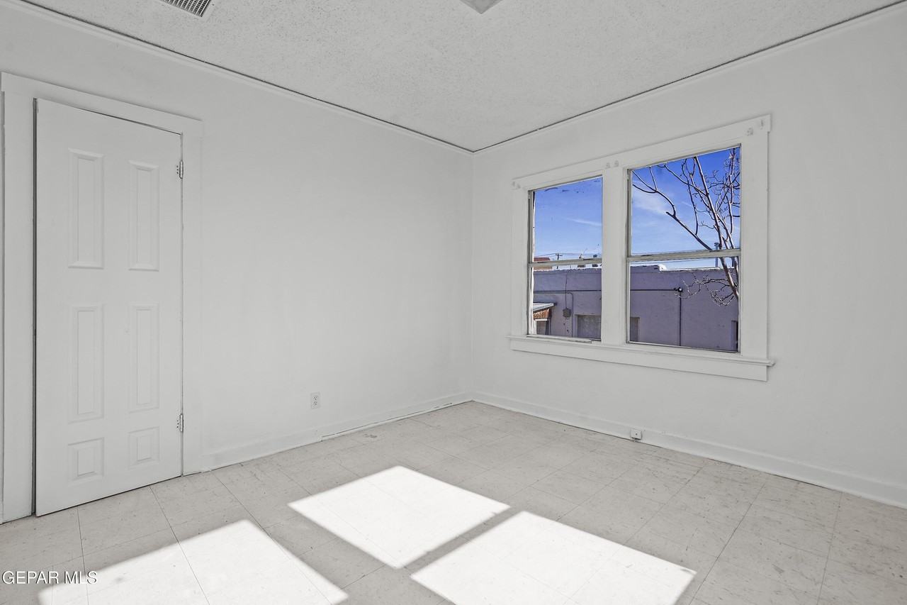 3418 Frankfort Ave - Photo 6 of 29