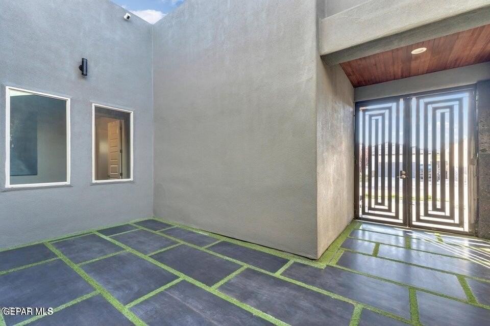 12292 Freshwater Dr - Photo 3 of 50