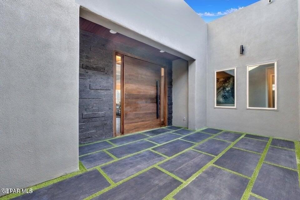 12292 Freshwater Dr - Photo 4 of 50