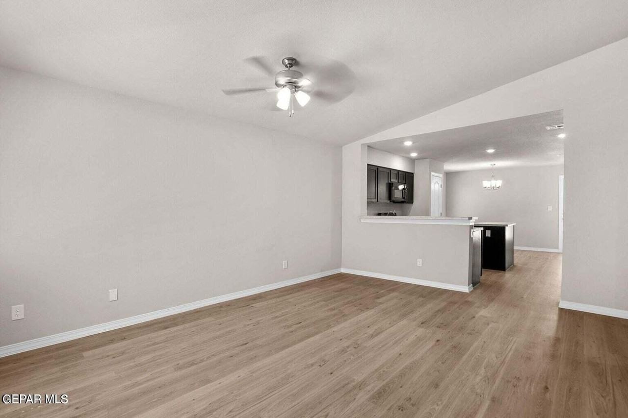 14581 Firewheel Ave - Photo 5 of 35