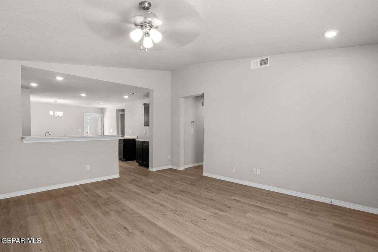 14581 Firewheel Ave - Photo 6 of 35