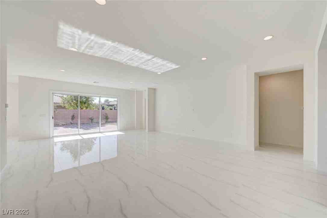 555 Jerry Bird Ct - Photo 4 of 48