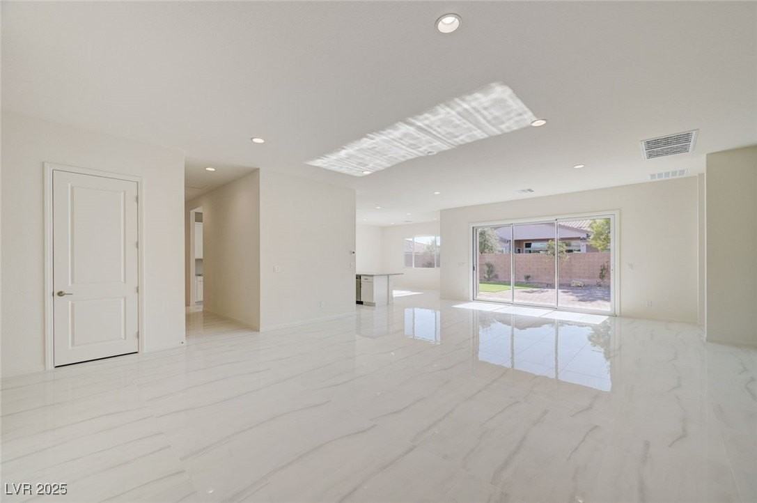 555 Jerry Bird Ct - Photo 5 of 48