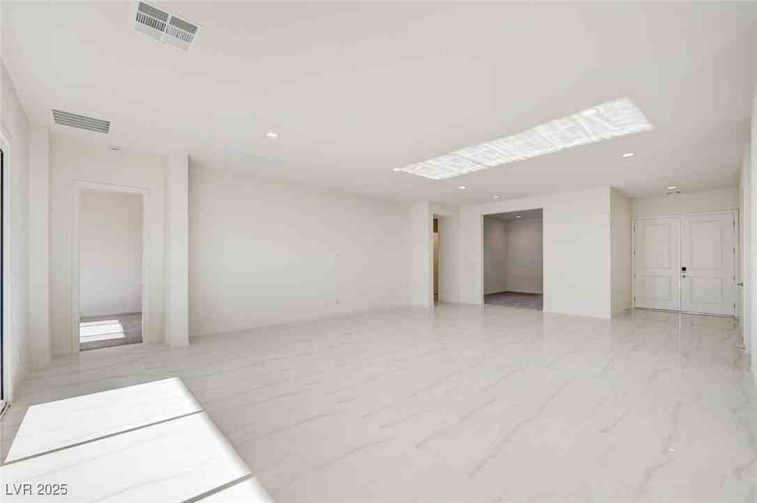 555 Jerry Bird Ct - Photo 6 of 48