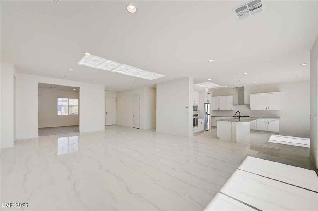 555 Jerry Bird Ct - Photo 7 of 48