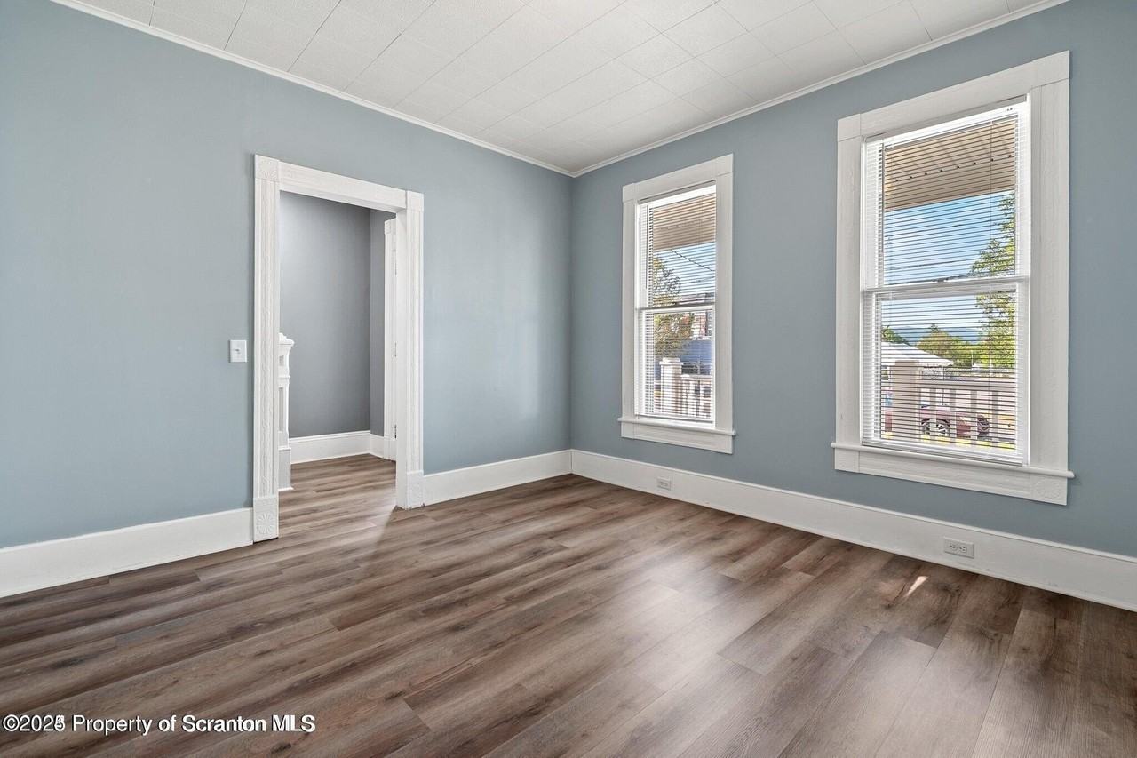 724 Electric Street - Photo 4 of 17