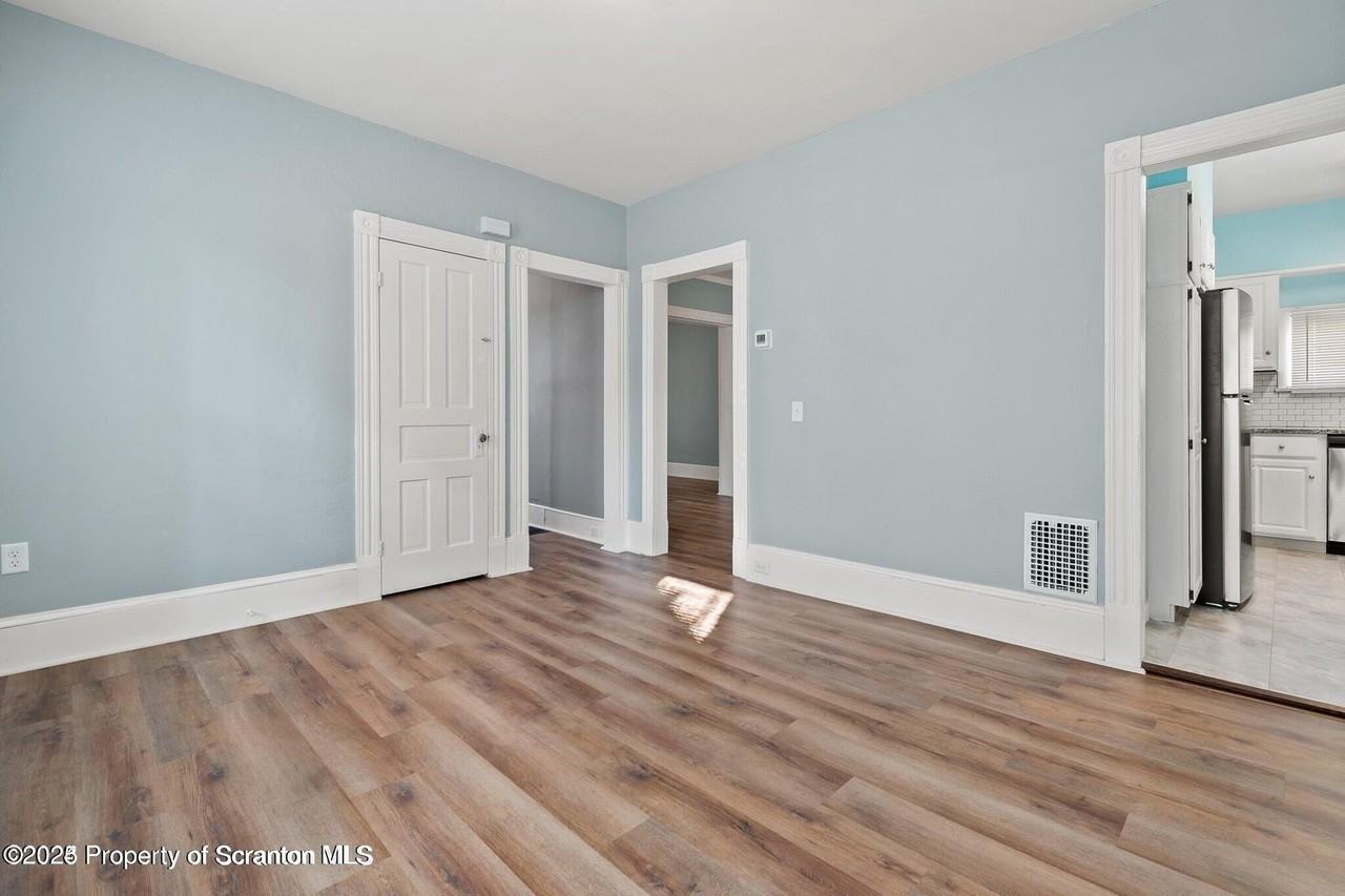 724 Electric Street - Photo 6 of 17