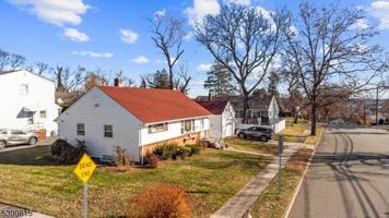 featured image of 34 Ward Avenue