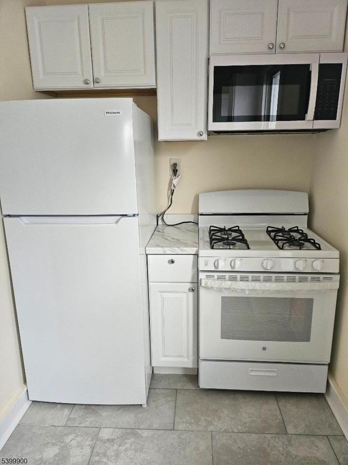 88 Elizabeth St #2 - Photo 6 of 8