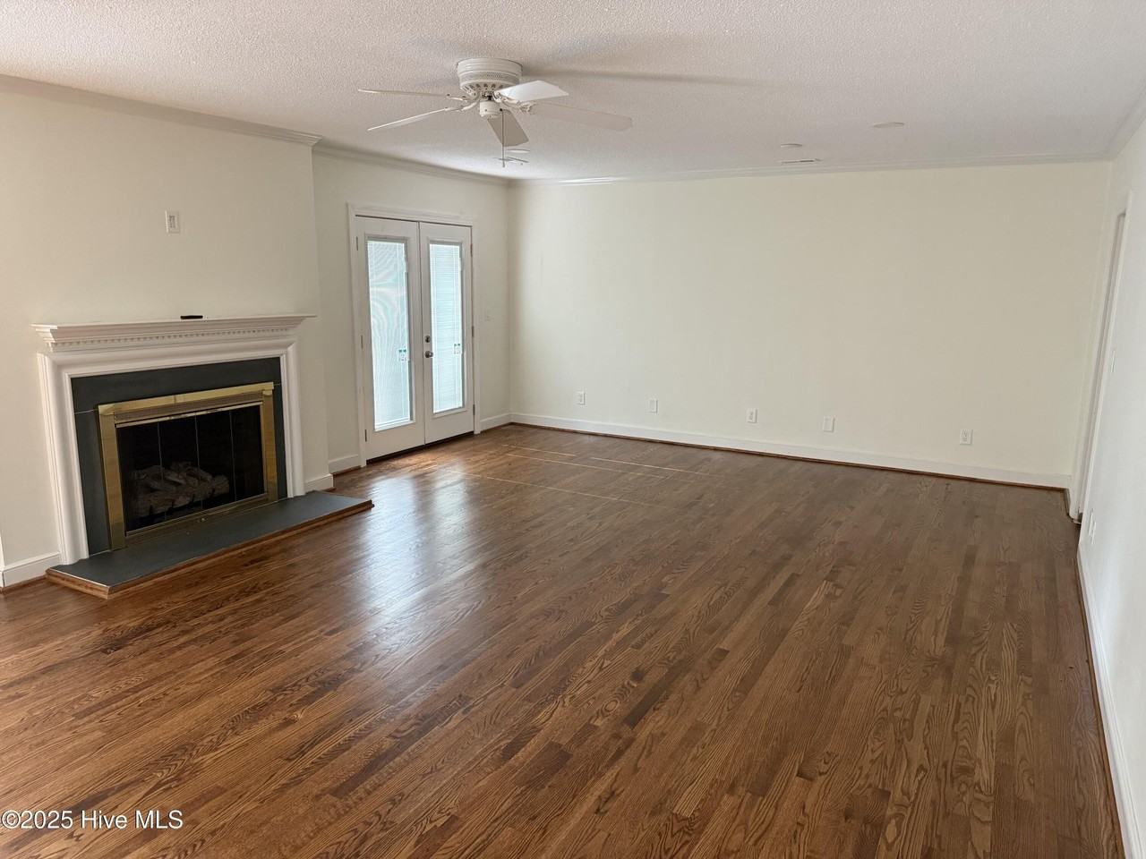 809 Greenbriar Rd - Photo 4 of 10