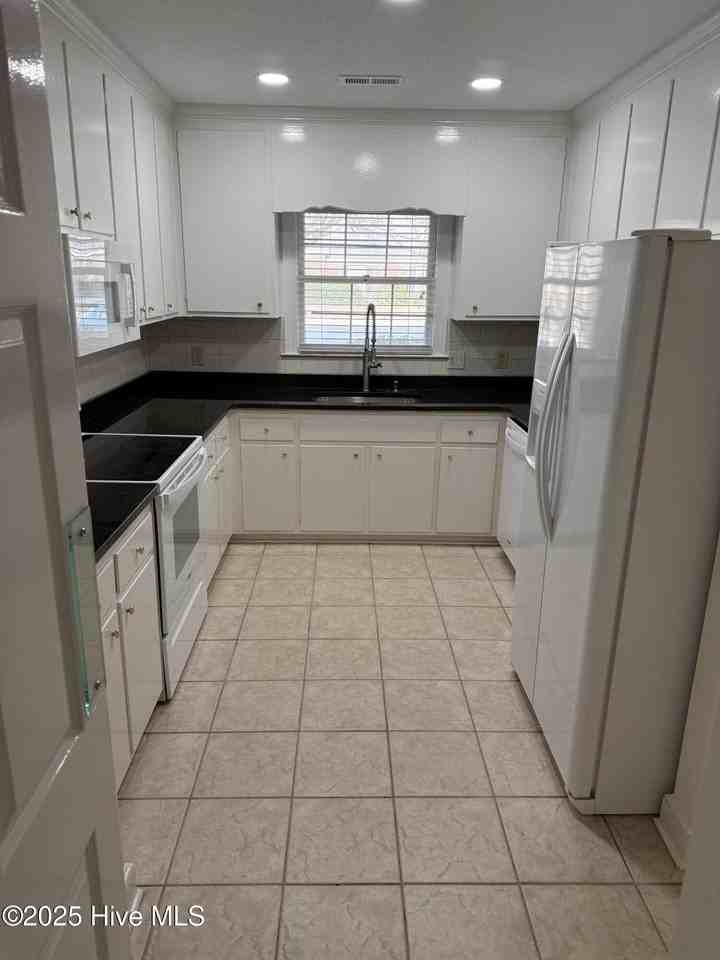 809 Greenbriar Rd - Photo 6 of 10