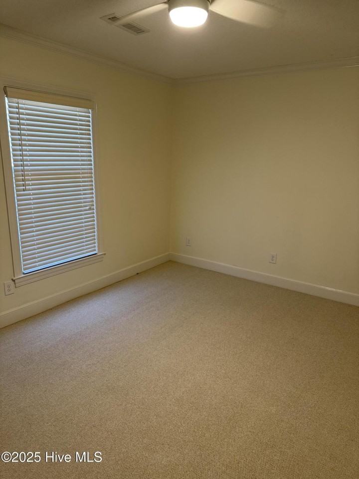 809 Greenbriar Rd - Photo 7 of 10