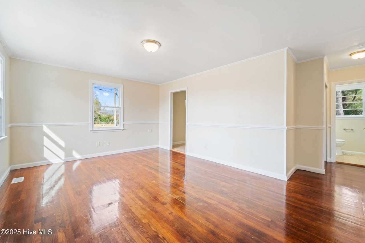 2272 Onslow Dr - Photo 3 of 15