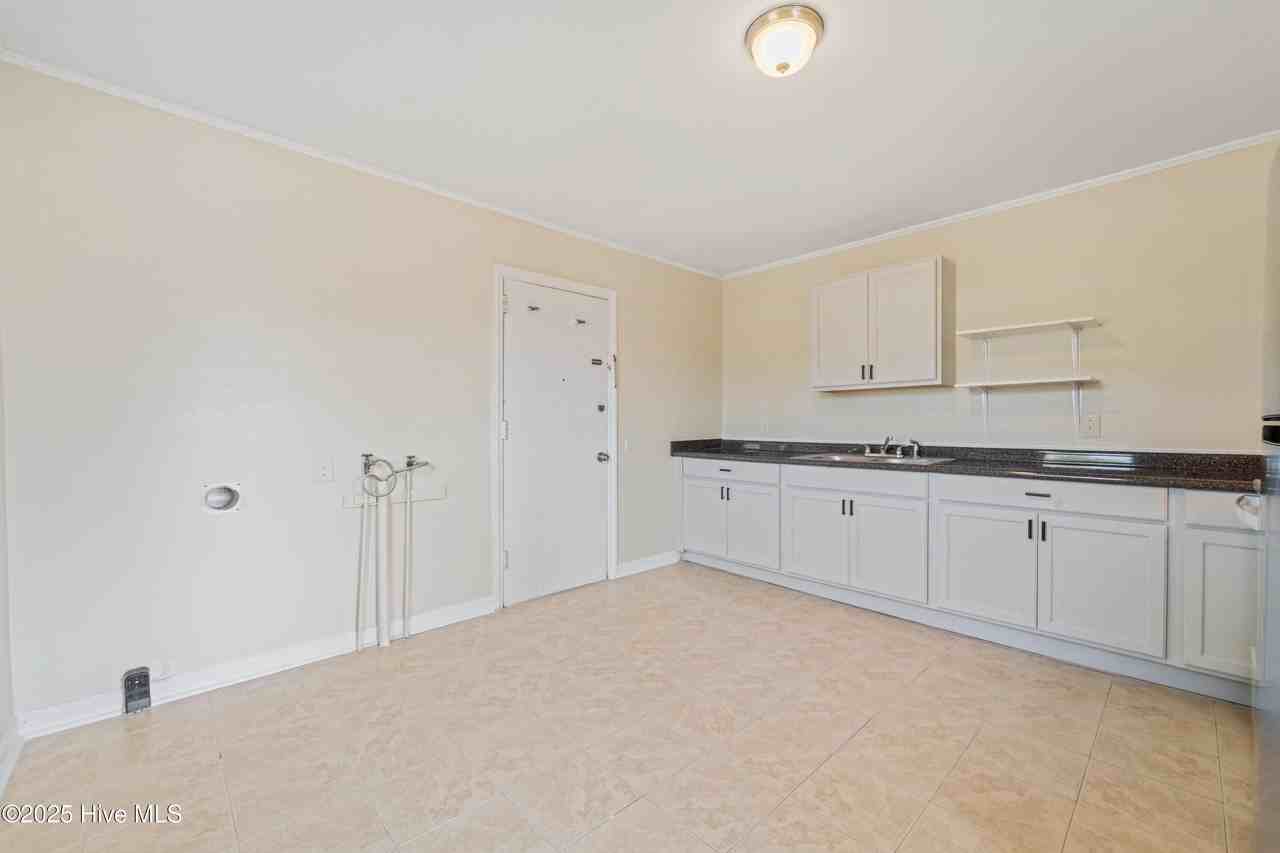 2272 Onslow Dr - Photo 5 of 15