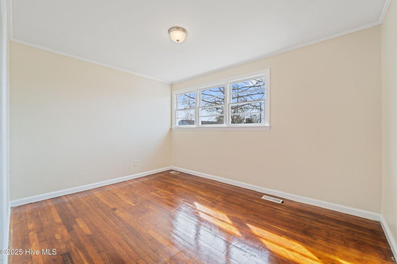 2272 Onslow Dr - Photo 7 of 15