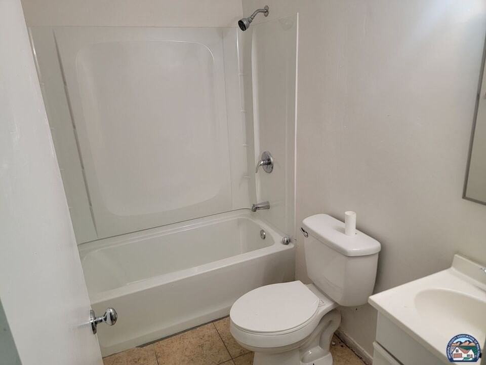 162 W Alamo St - Photo 4 of 11