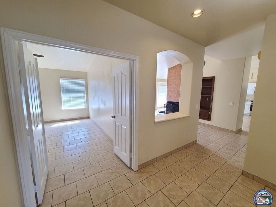 1100 Dahlia Ct - Photo 3 of 16