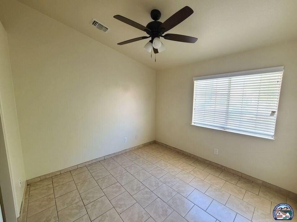 1100 Dahlia Ct - Photo 7 of 16