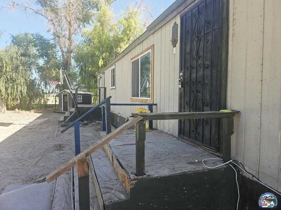 1202 North Imperial Avenue - Photo 2 of 14