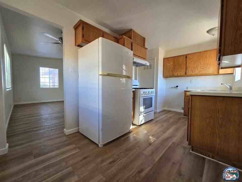 1467 W Hamilton Ave - Photo 4 of 16