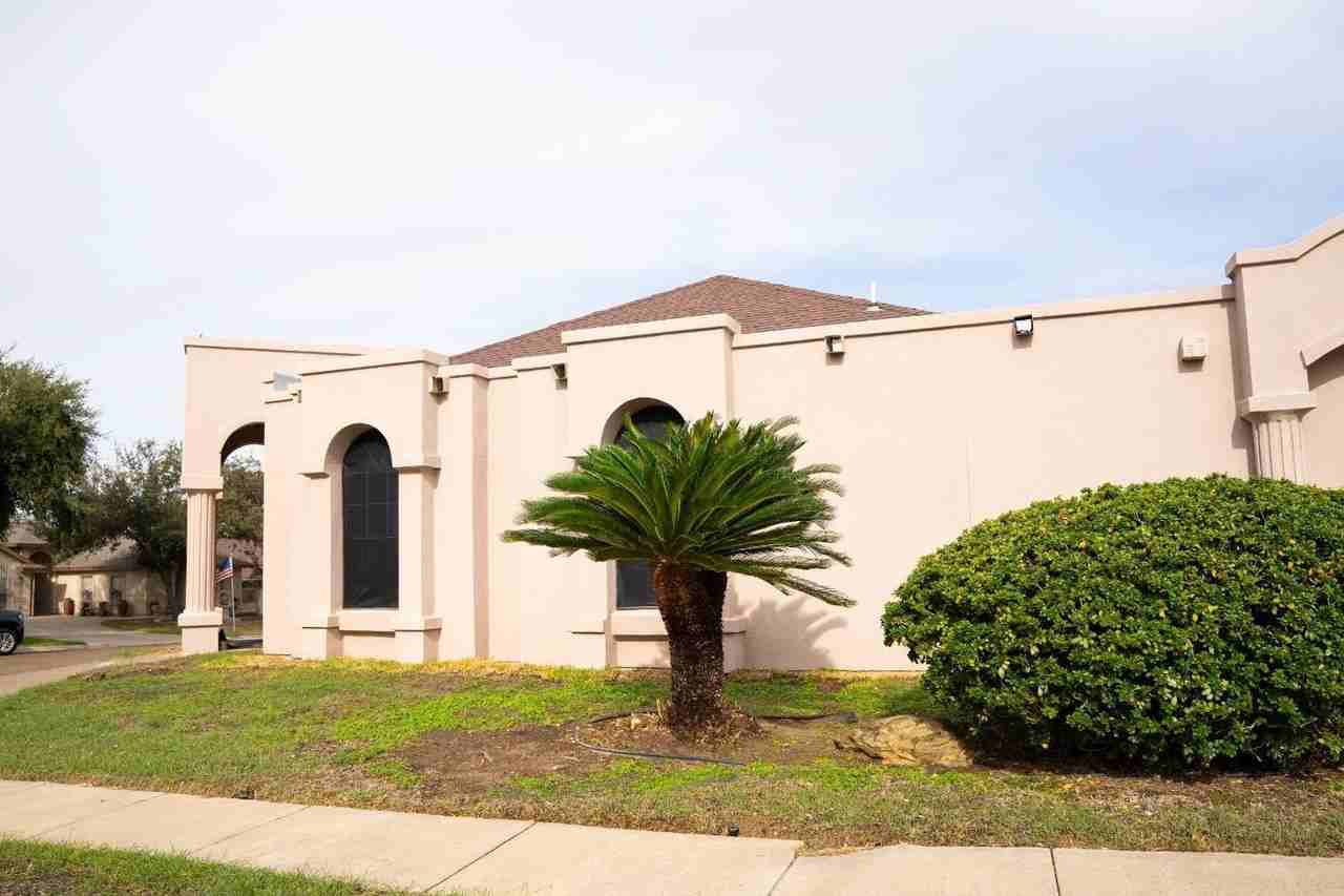 8801 Justice Dr - Photo 2 of 33