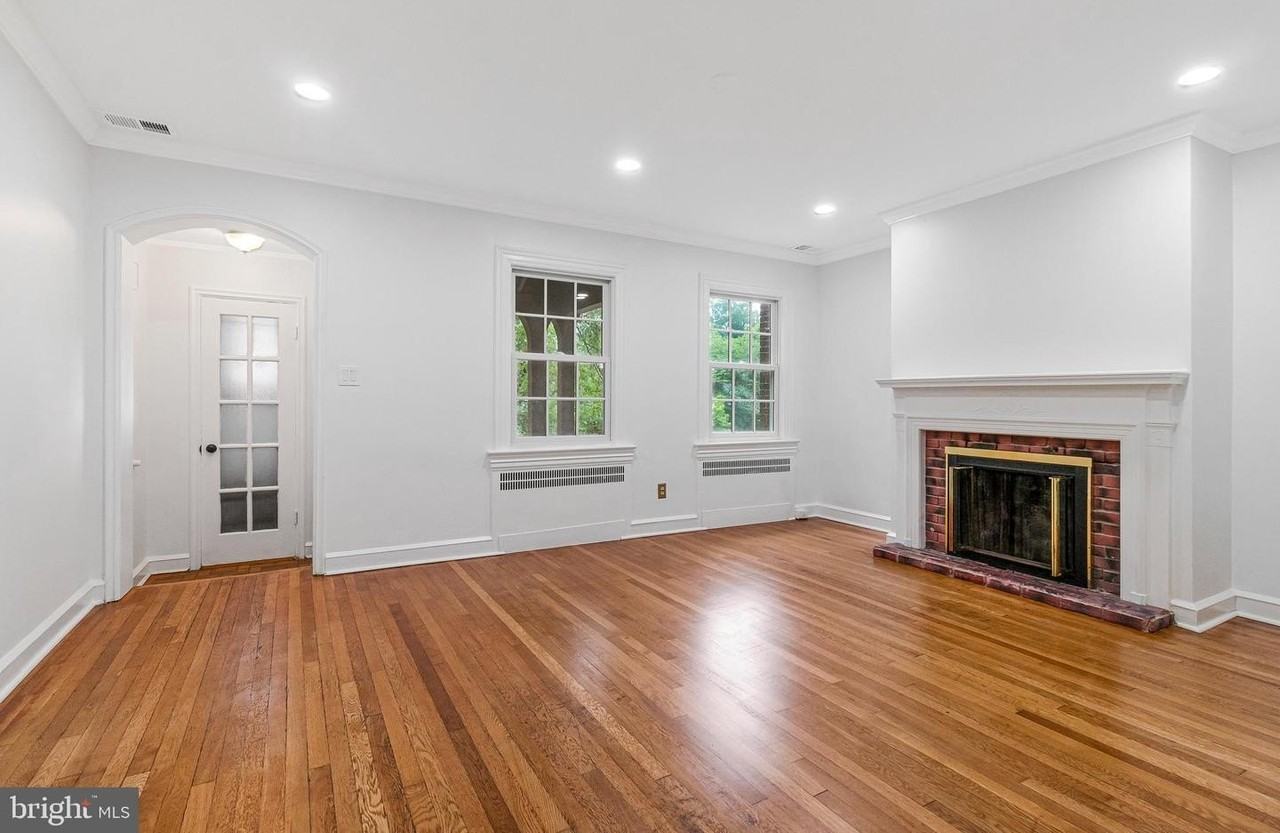 4414 Volta Place Northwest - Photo 5 of 25