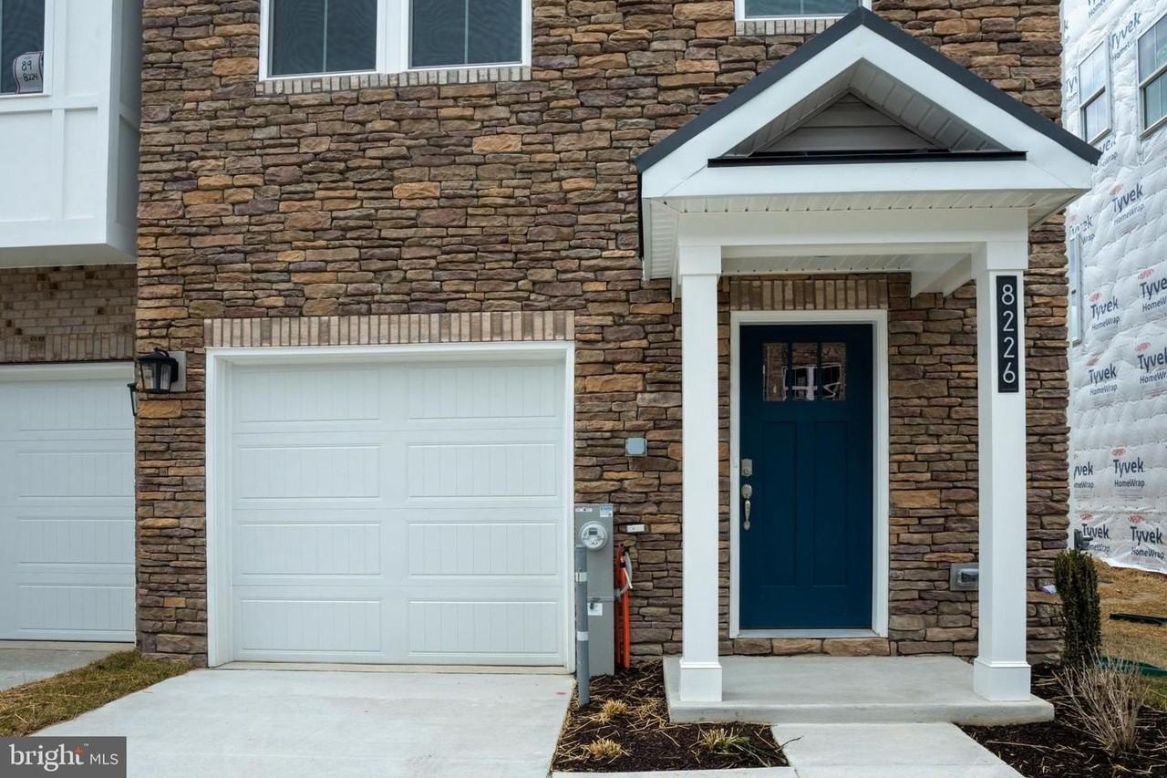 8226 Longford Rd - Photo 2 of 31