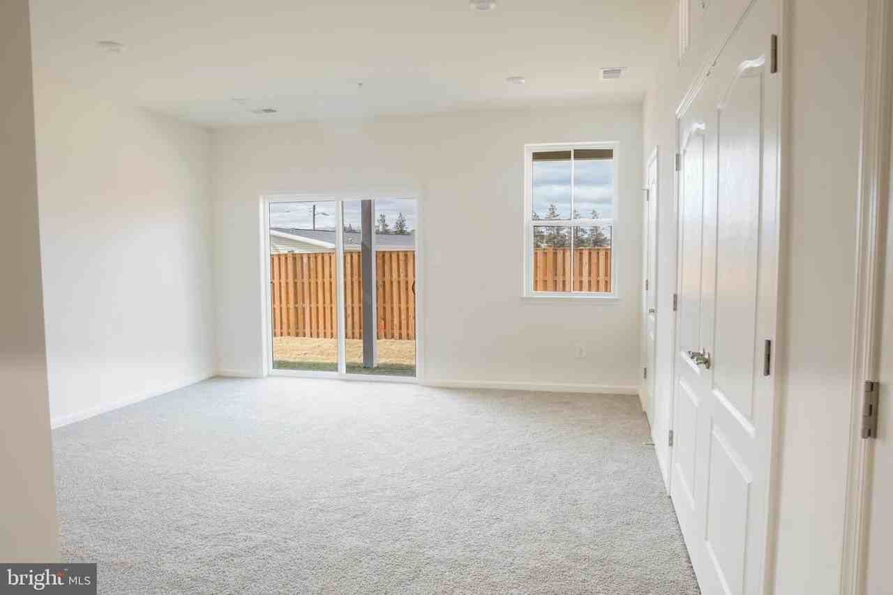 8226 Longford Rd - Photo 4 of 31