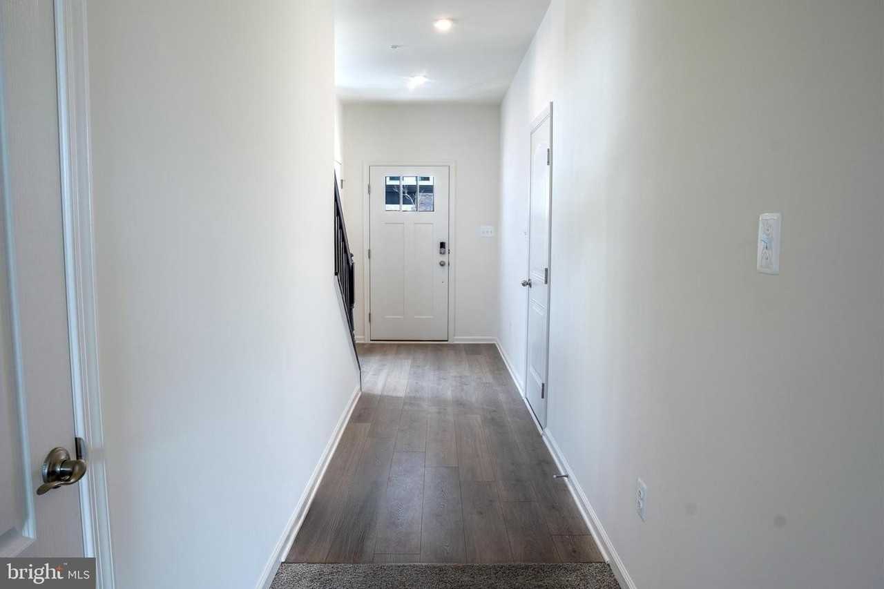 8226 Longford Rd - Photo 7 of 31