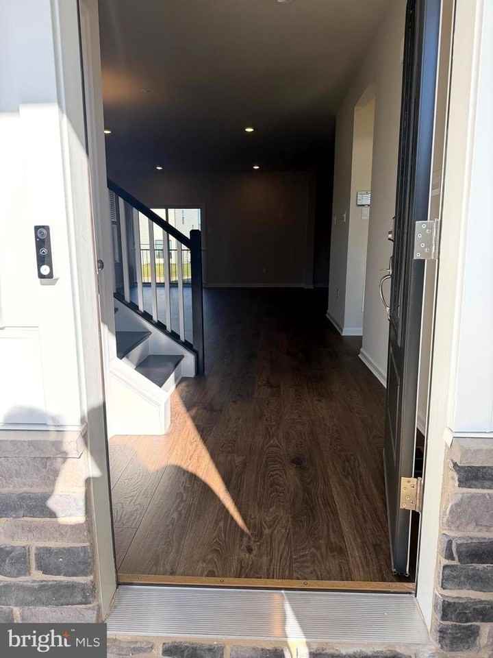 461 Hanson St - Photo 6 of 50