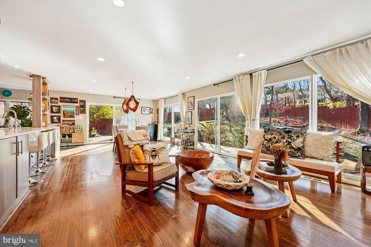 7614 Carteret Rd - Photo 3 of 19