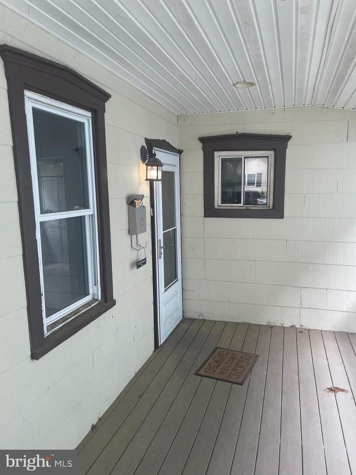 309 West Avenue - Photo 3 of 12