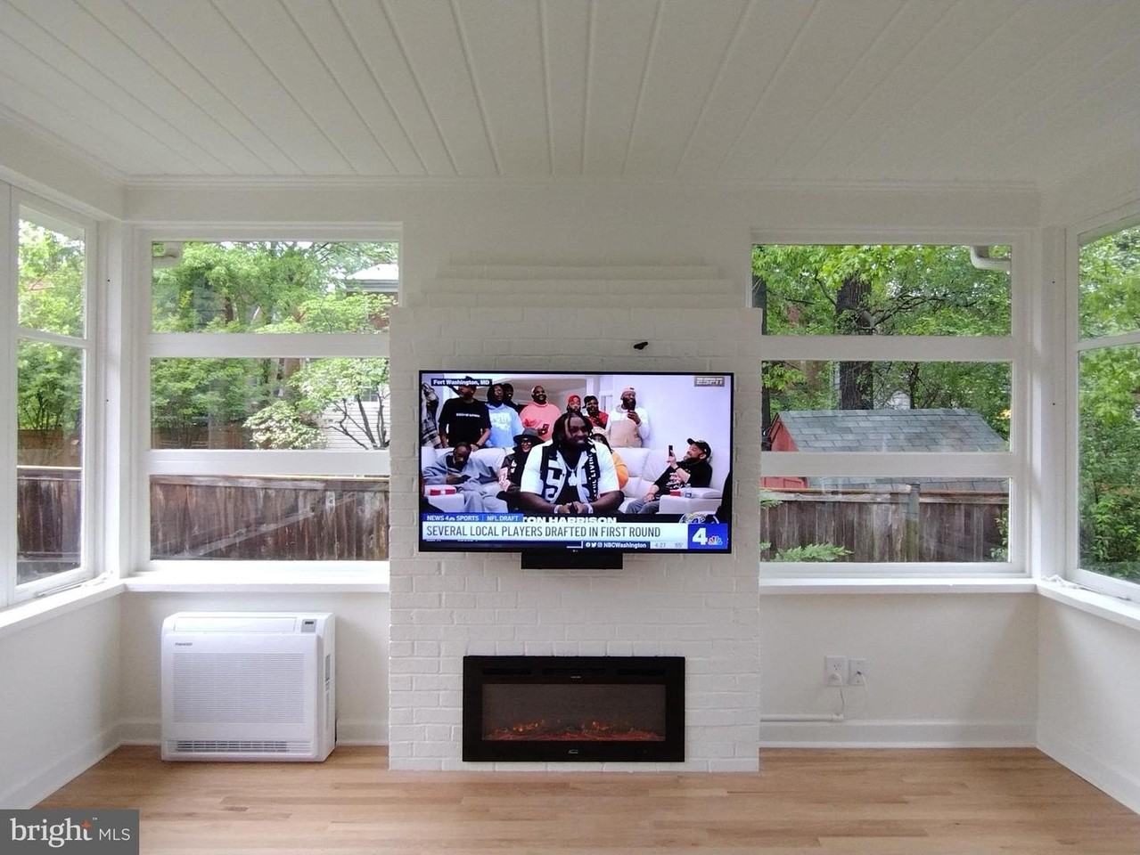 1723 Oakcrest Drive - Photo 5 of 17