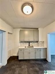 1006 Center St - Photo 4 of 18