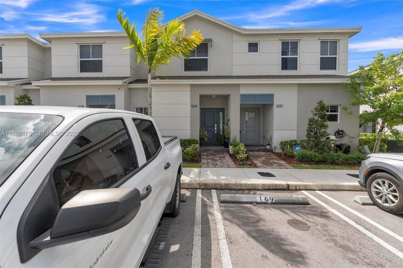 504 Ne 1st Dr #504 - Photo 2 of 49