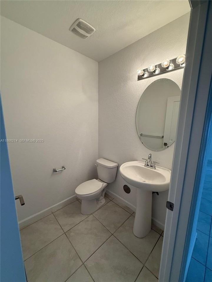 29380 Southwest 143rd Place - Photo 7 of 23