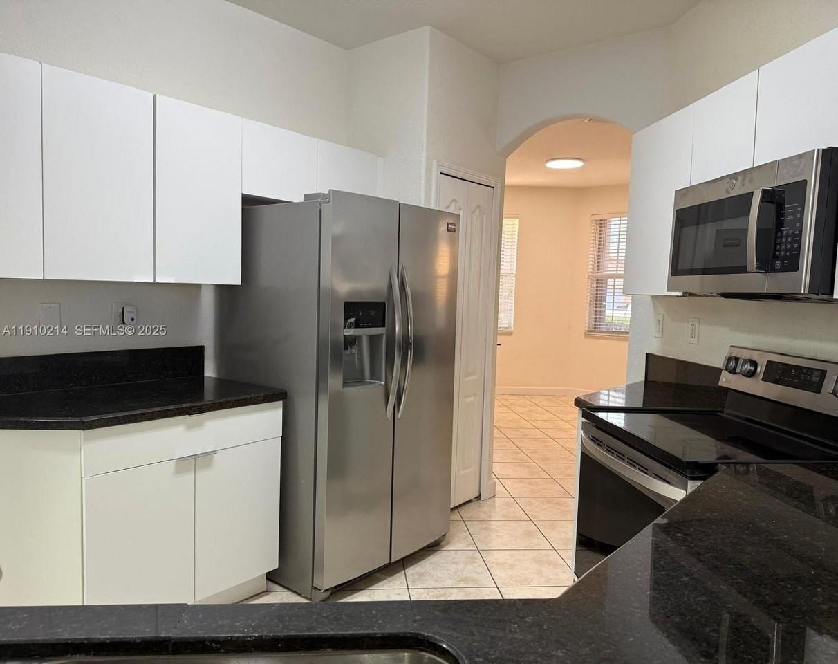 8675 Nw 109th Ct - Photo 5 of 22