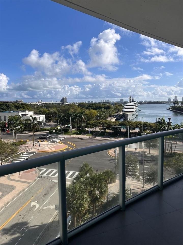 888 Biscayne Blvd #512 - Photo 4 of 7