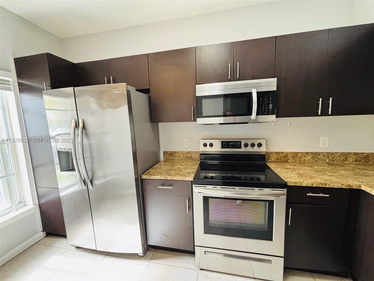 3145 Sw 50th St #0000 - Photo 6 of 31