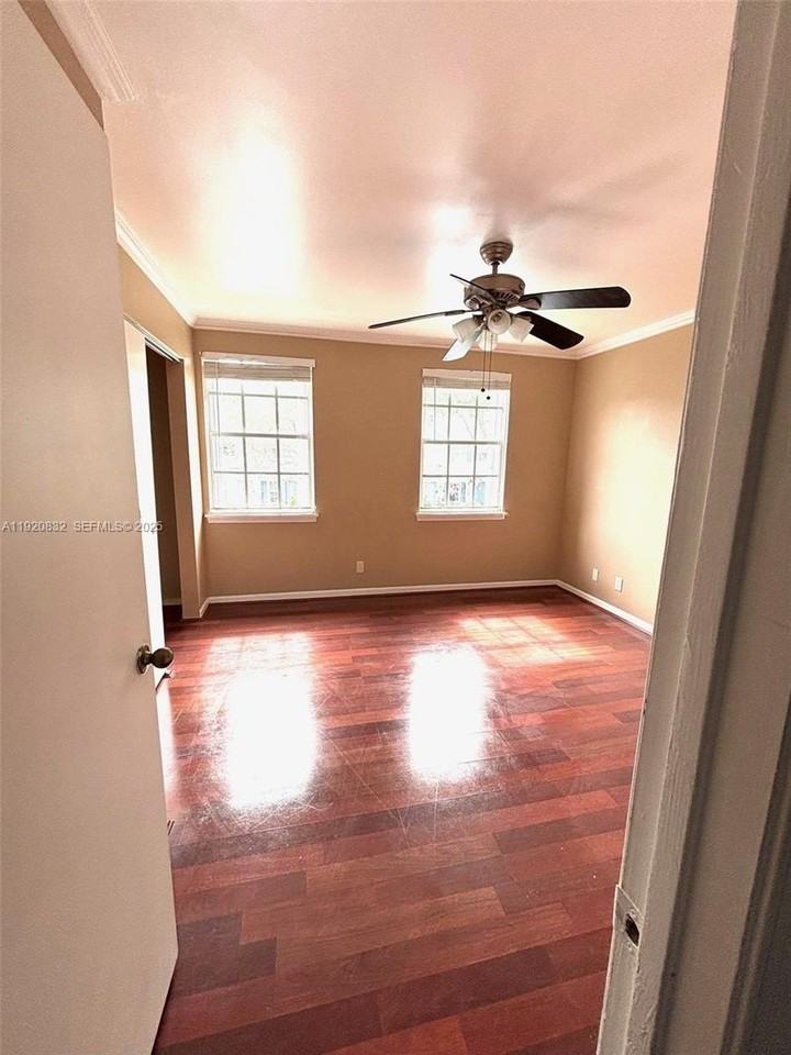 3145 Sw 50th St #0000 - Photo 7 of 31