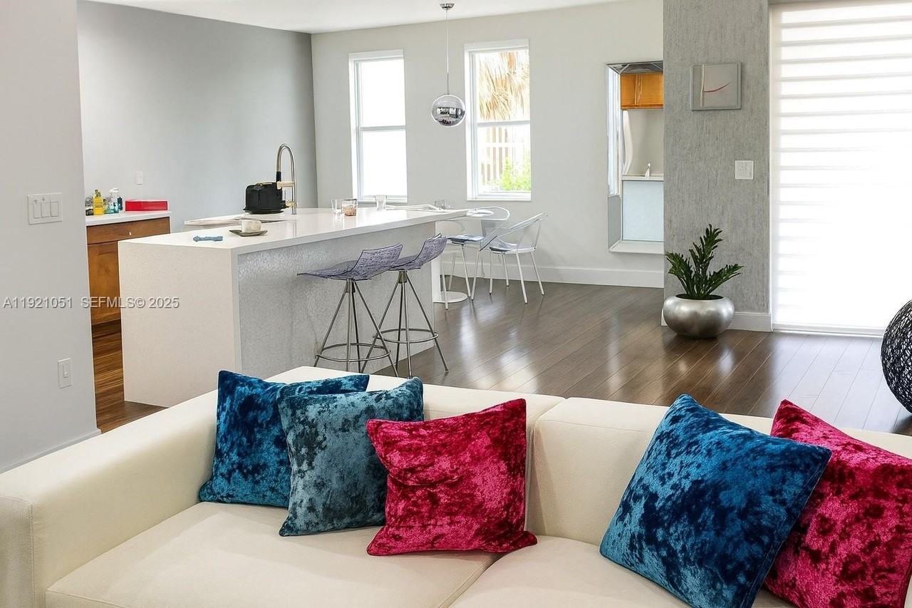 11412 Nw 74th Ter #11412 - Photo 6 of 35