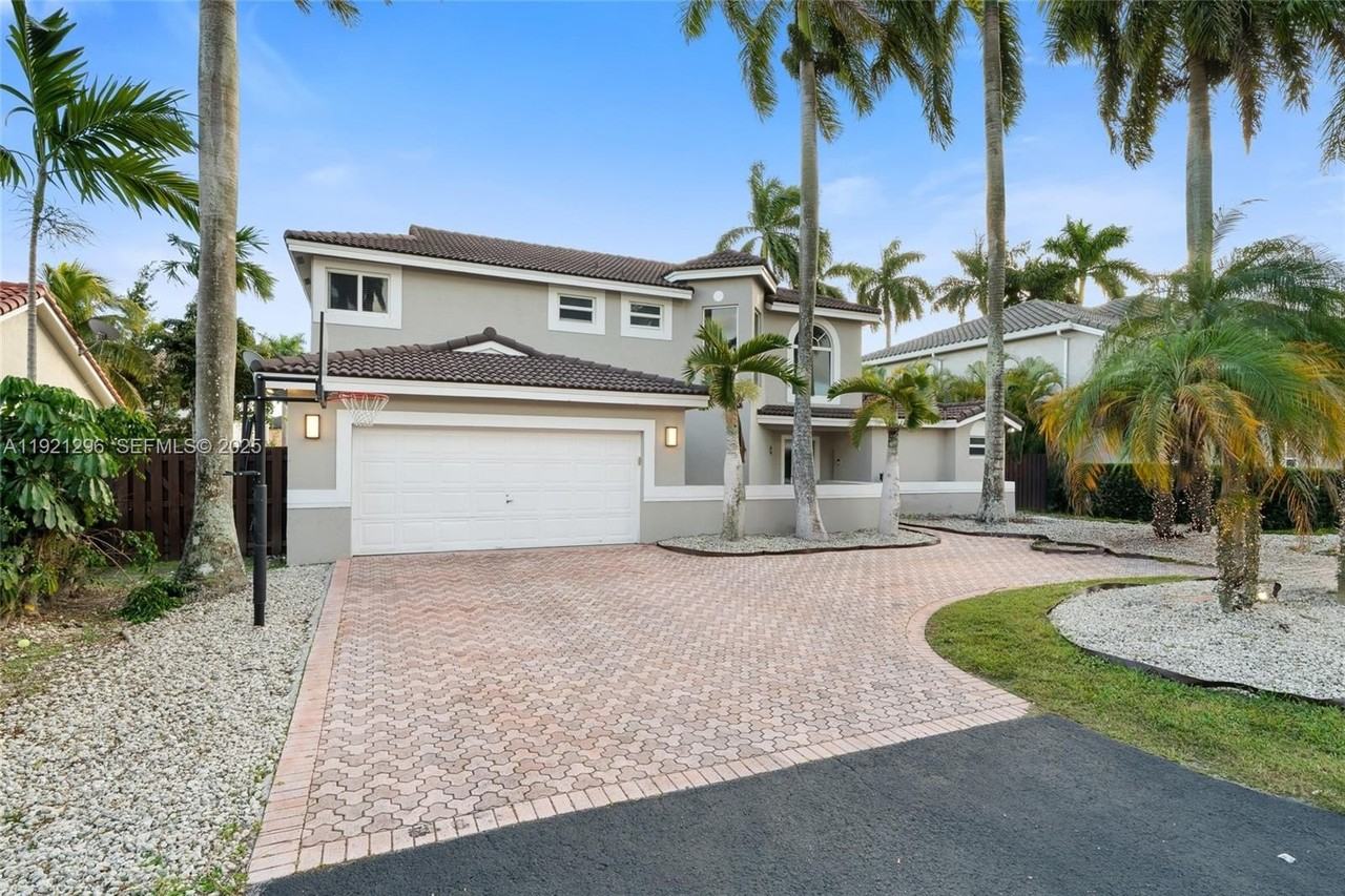 15484 Southwest 42nd Terrace - Photo 2 of 47