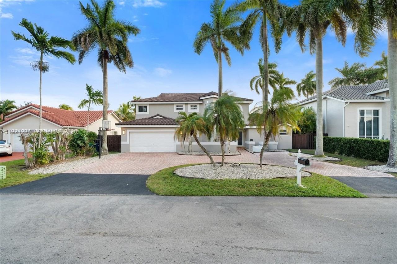 15484 Southwest 42nd Terrace - Photo 3 of 47